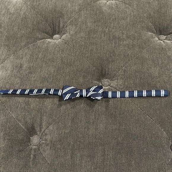 Janie & jack Velcro bow tie - Picture 2 of 5